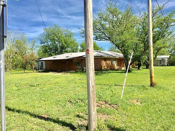 4th image of 303 S Erath