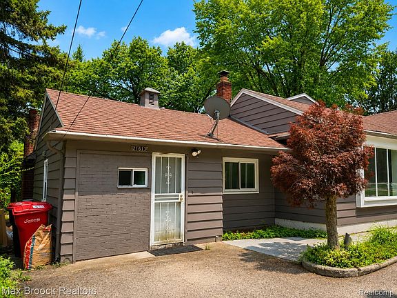 4th image of 21613 Wallace Dr