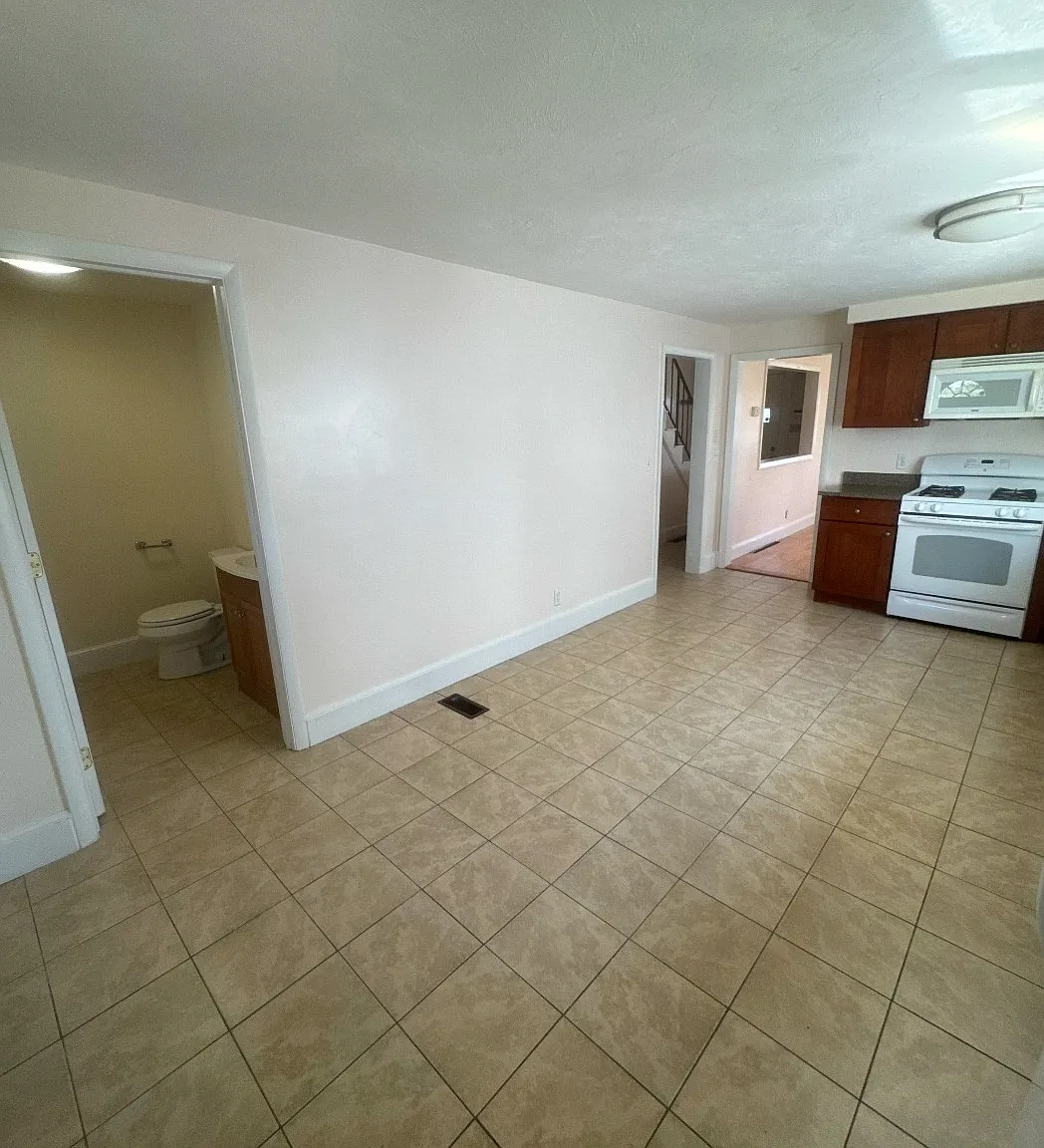 3 bed, 1.5 bath, 1200 sqft, $3,450 — Photo 1