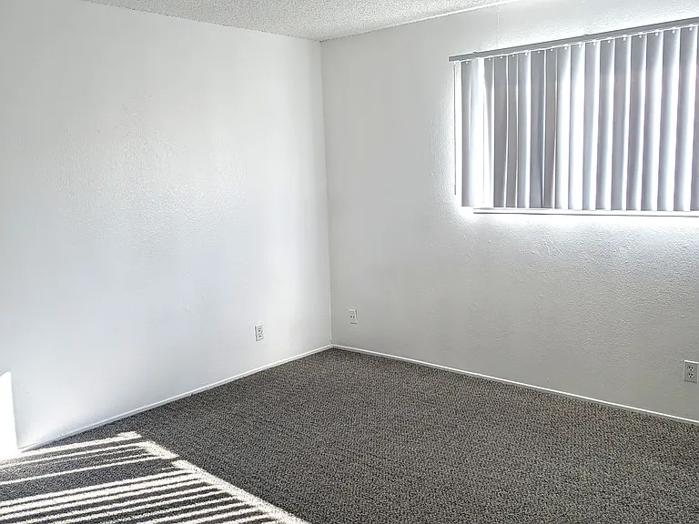 Q Street Apartments — Photo 6