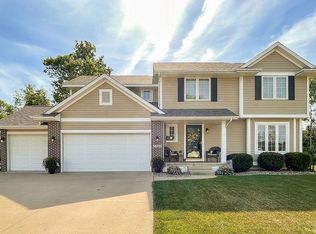 7106 Lindsey Grove Rd NE, Cedar Rapids, IA 52402