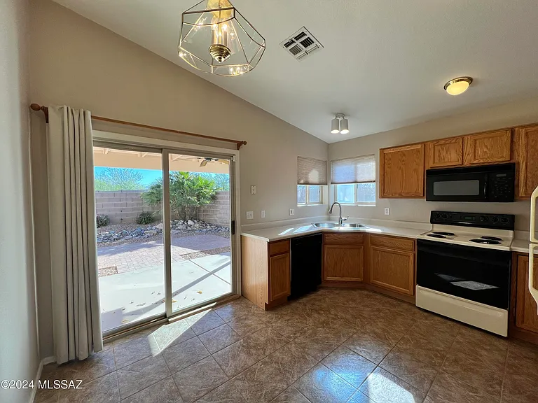 8820 N Mesquite Bluffs Pl — Photo 8
