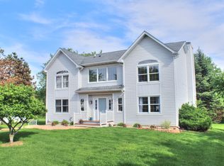 303 Candlewick Blvd SE, Poplar Grove, IL 61065