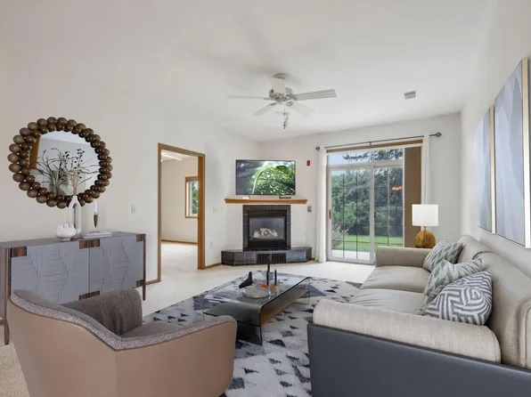 2111 Pine Ridge COURT Unit B, Grafton, WI 53024