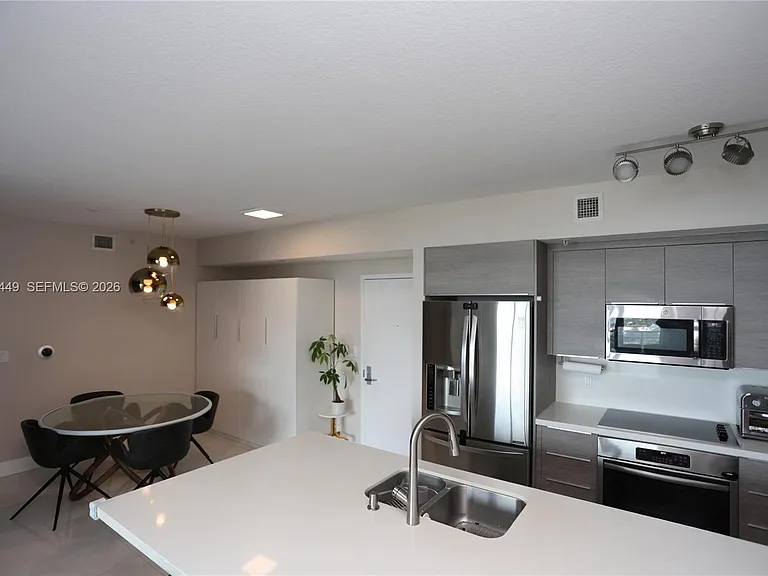 325 Biscayne Blvd #1822 — Photo 2