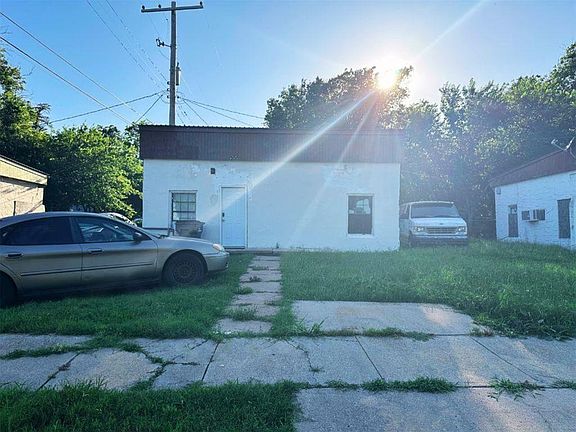 3rd image of 408 NW 3rd St