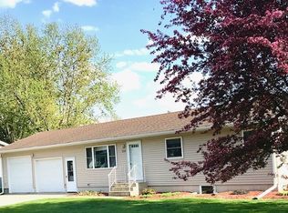 208 W Spring St, Stacyville, IA 50476