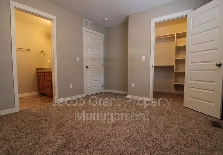 101 Lincoln Dr — Photo 9
