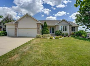 505 Prairieview Ct, Deforest, WI 53532