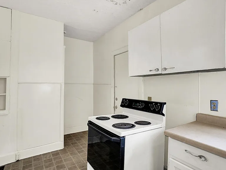 628 N Riley Ave — Photo 15