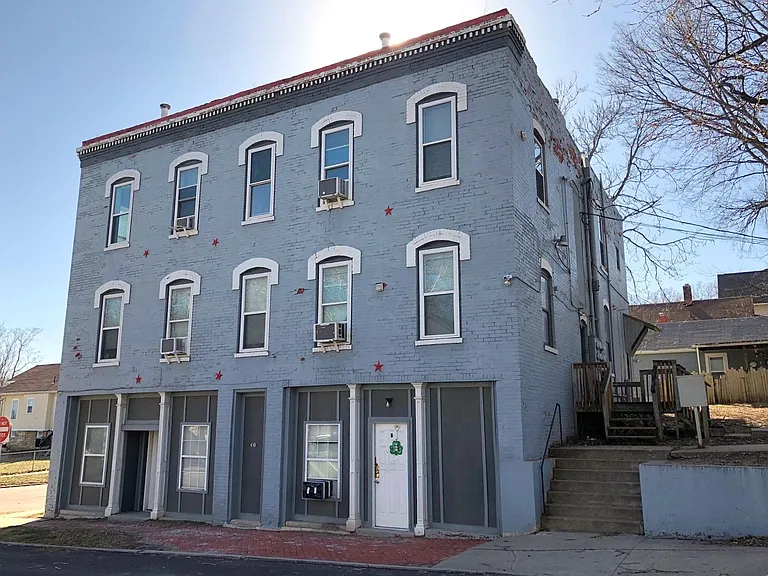 401 N 5th St — Photo 9