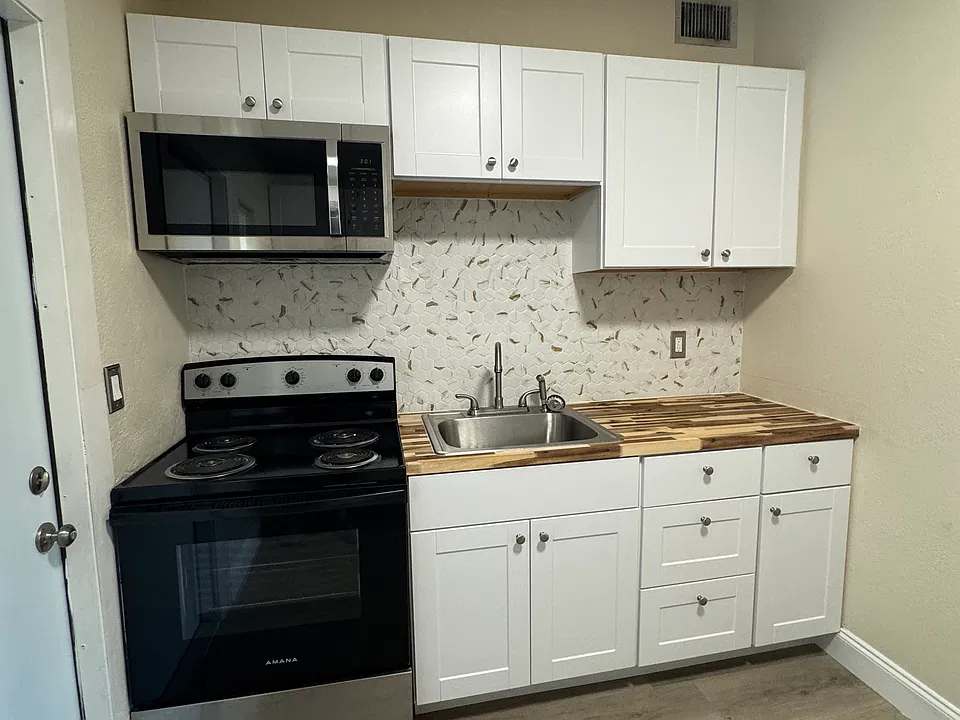 207 NW 5th Ave #209