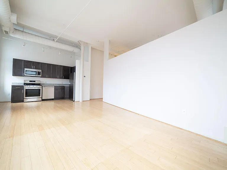 1900 W 25th St #305 — Photo 7