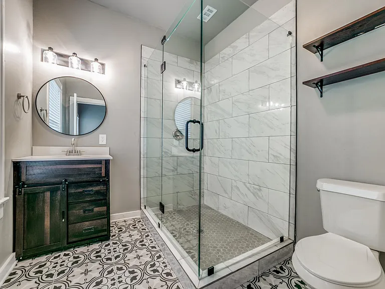 114 W Norwood Ct — Photo 2
