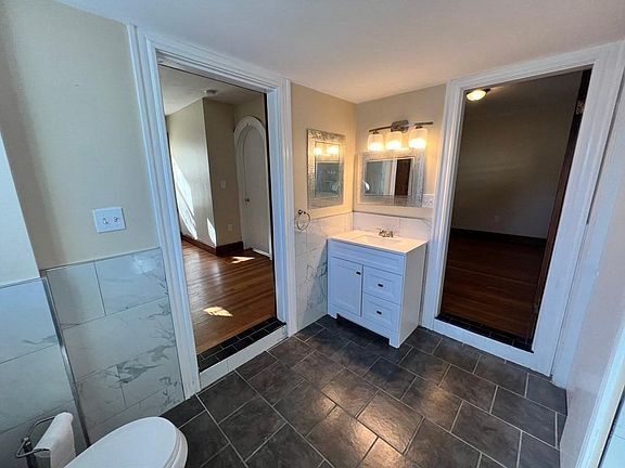 2nd image of 621 Adams St #2