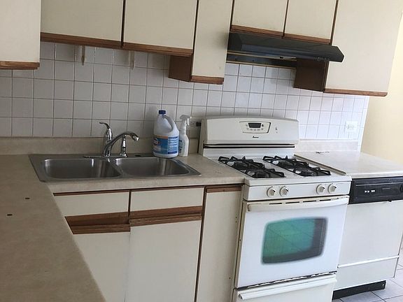 3rd image of 4922 Louise St APT 2
