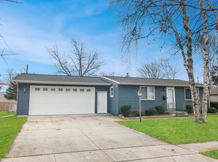 1433 Daisy Dr, Manitowoc, WI 54220