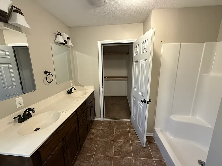 1229 Cypress Ct — Photo 8