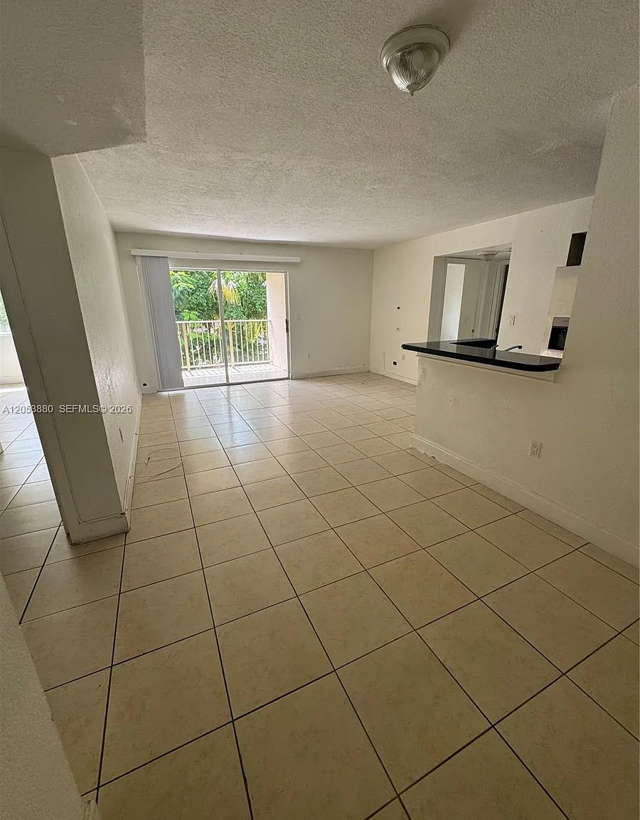 Kendall Lake Towers Condo — Photo 4