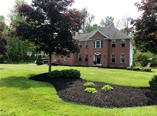 890 Chestnut Ln, Amherst, OH