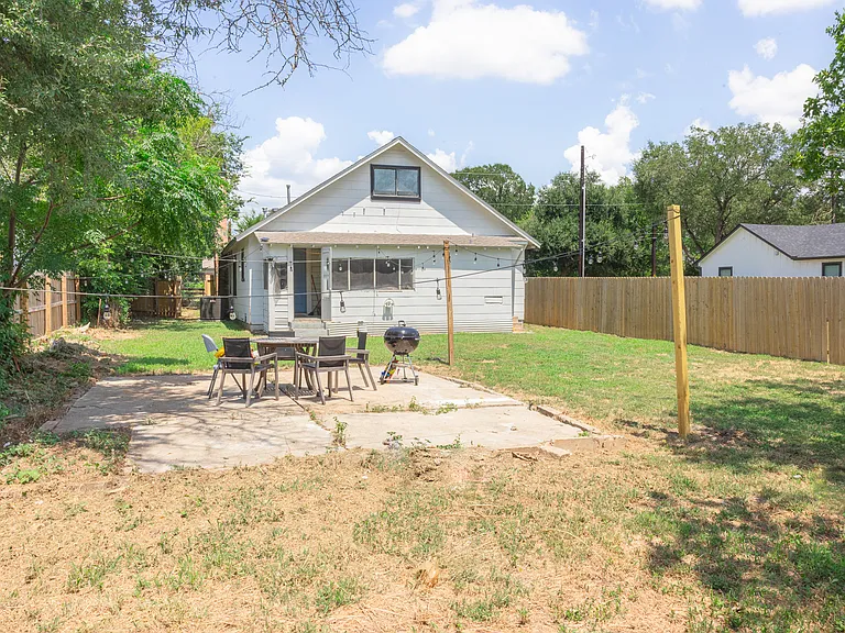 1902 Miller Ave — Photo 65