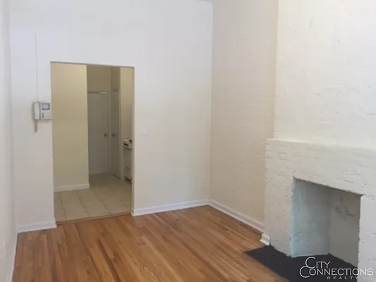 Rented by City Connections Realty | media 2