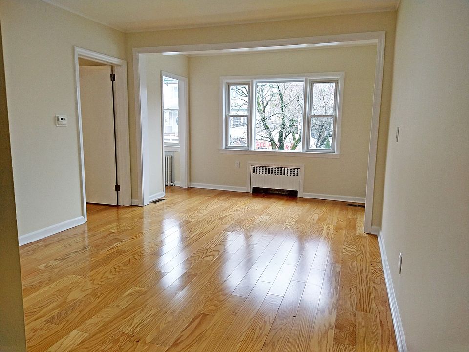 Living Room View to Front Yard
