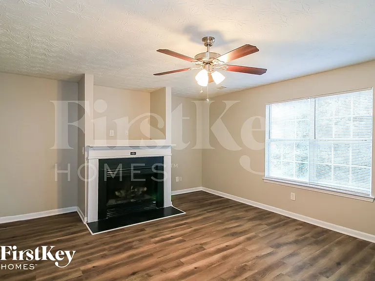 7424 Garnet Dr — Photo 3