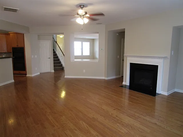 406 Howell Xing — Photo 2