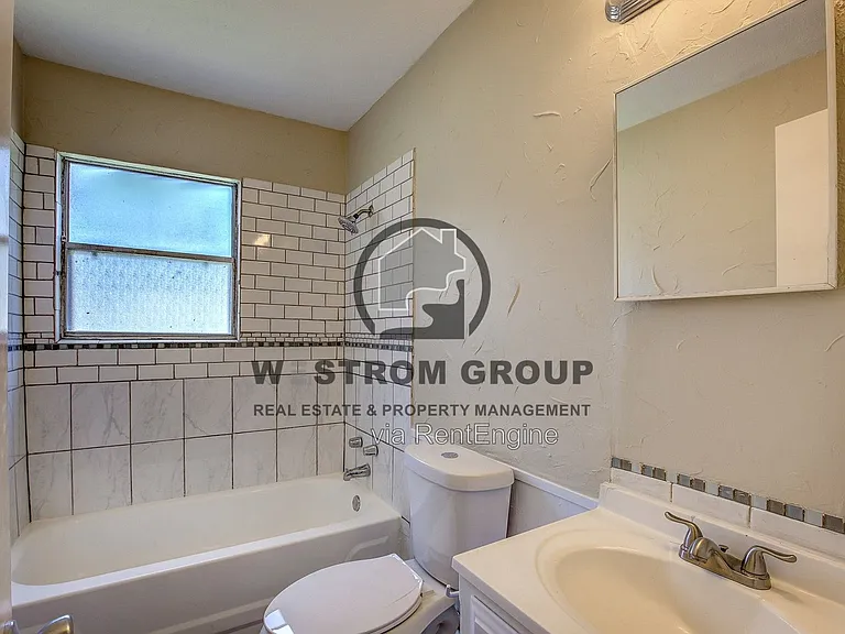 820 Collin Dr — Photo 10
