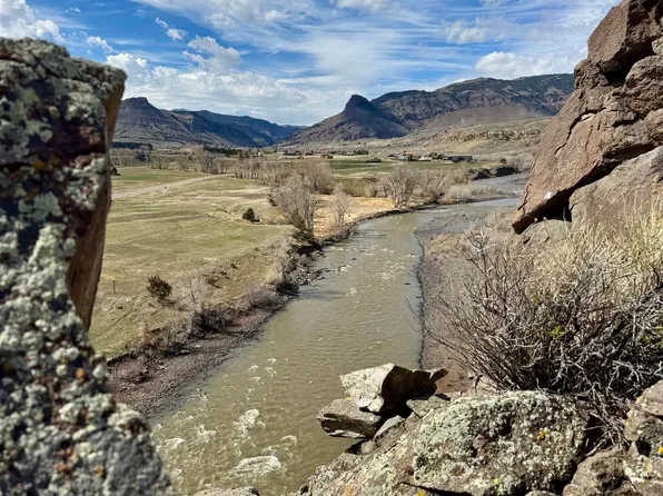 74 Big Creek Dr, Cody, WY 82414