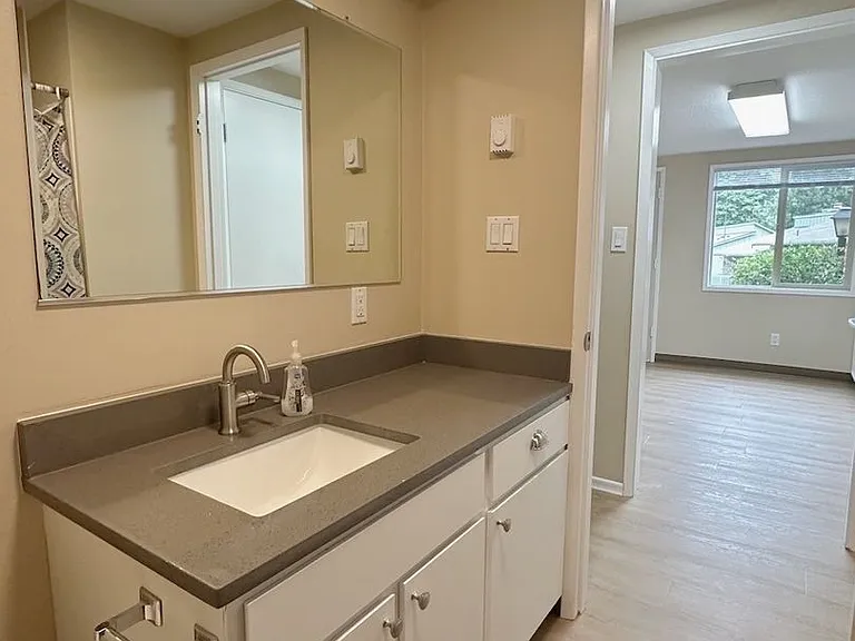 Roxclif Apartments — Photo 15