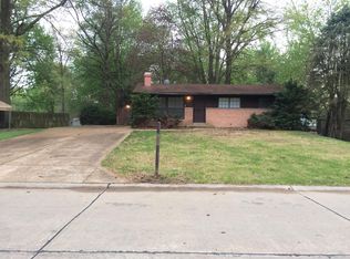 1066 Briarbrae Dr, Saint Louis, MO 63138