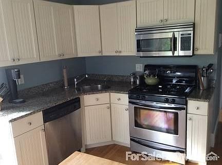 Upgraded kitchen w/ granite countertops
						:
						Stainless steel appliances: gas range, microwave, refrigerator, dishwasher.