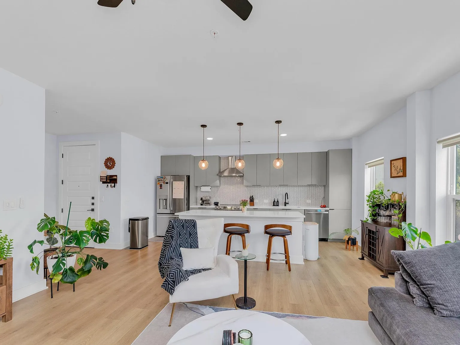 2 bed, 2.0 bath, 1233 sqft, $2,950 — Photo 3
