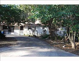 3rd image of 760 Lillian St E