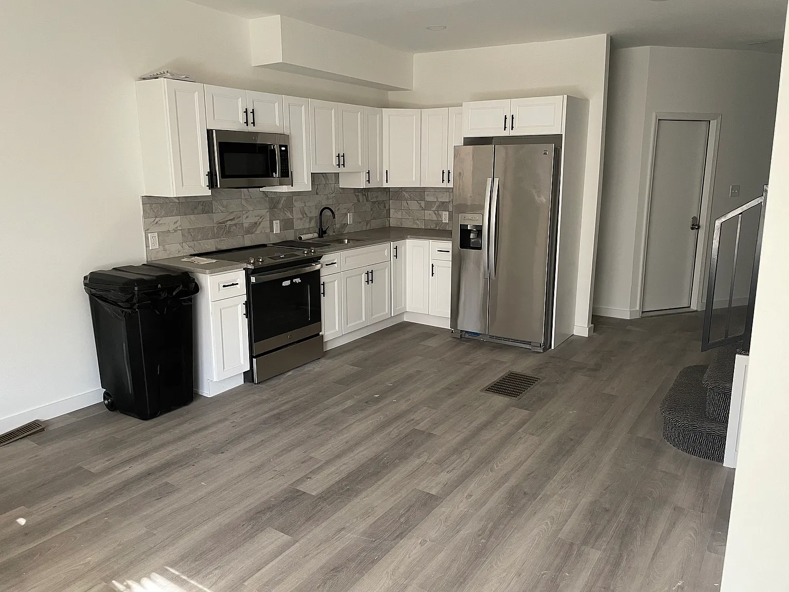 1611 W Butler St — Photo 1