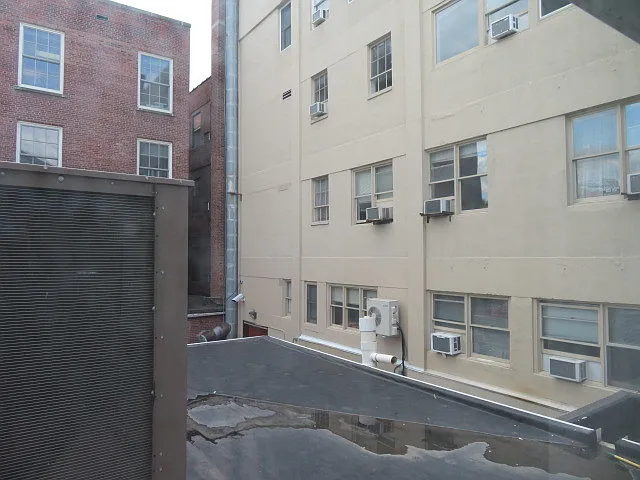 109 E State St — Photo 29