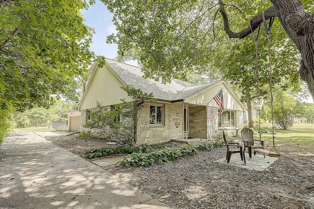 1210 East Broadway photo 1