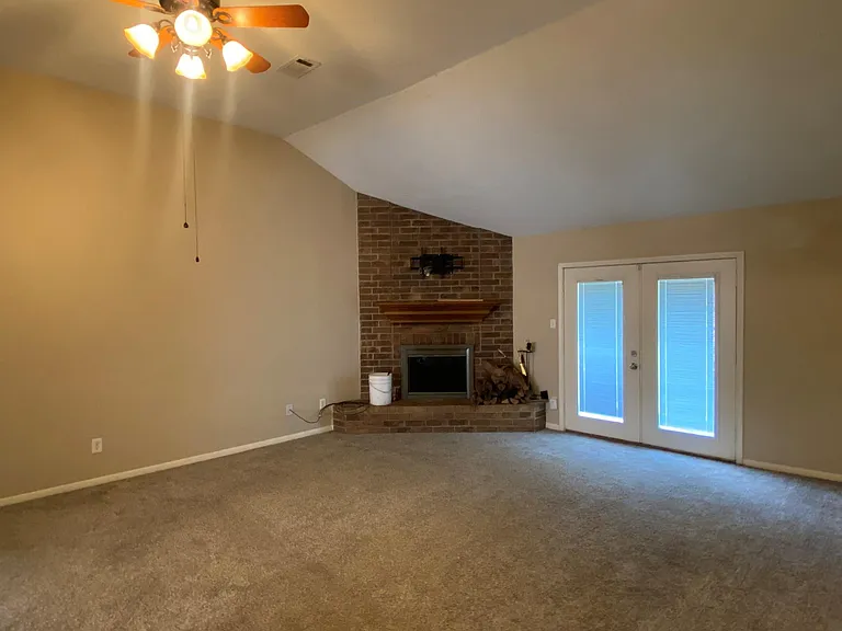 15811 Part Dr — Photo 2