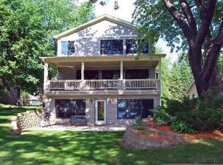 212 E Owasso Ln, Saint Paul, MN 55126