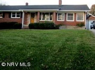 2094 Lynnwood Ln, Christiansburg, VA 24073