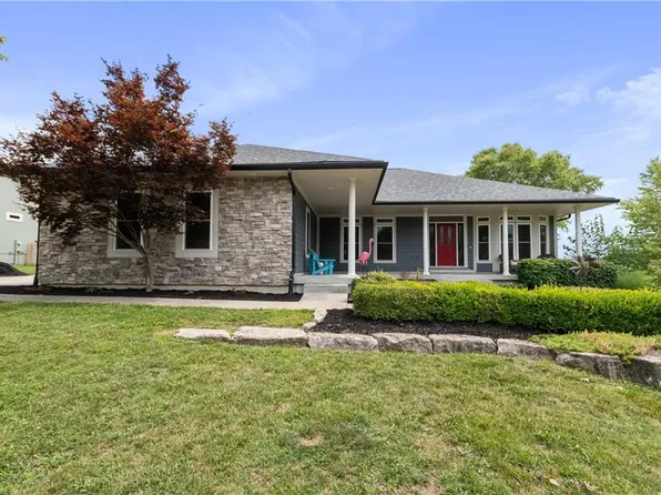 20407 Country Club Dr, Liberty, MO 64068