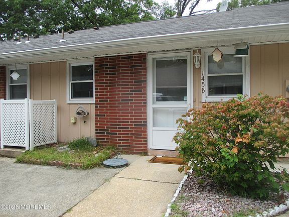 4th image of 145 Buckingham Drive #B