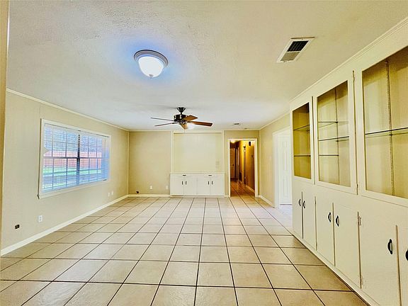 4th image of 224 Sunset Blvd