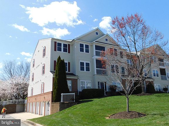 3rd image of 303J Willrich Cir #303J