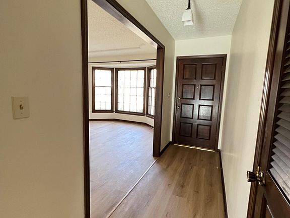 4th image of 13019 W 102nd St