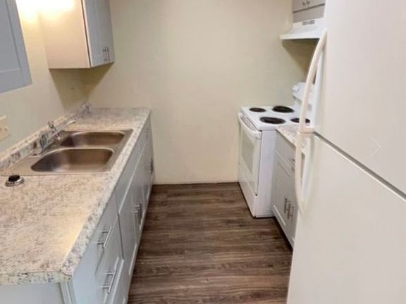 2nd image of 333 Custer Ave Unit 11