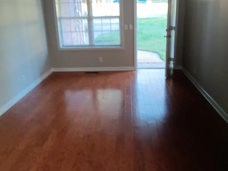 525 Charleston Ave — Photo 3