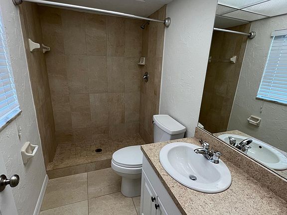 4th image of 3805 S School Ave APT 6